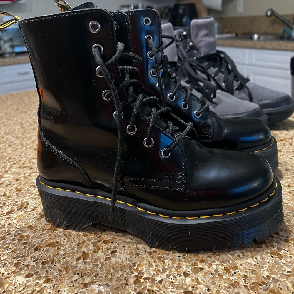 Jaden high top Dr Marten